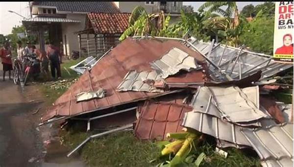 Puting Beliung Terjang Palu Puluhan Rumah Rusak